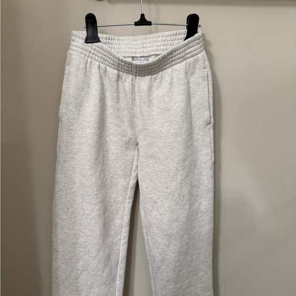 Aritzia Pants - Aritzia TNA boyfriend cozy fleece sweatpants